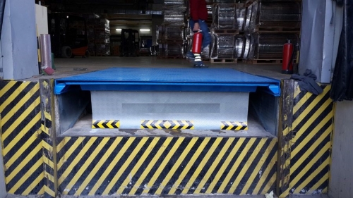 TELESCOPIC LOADING RAMP